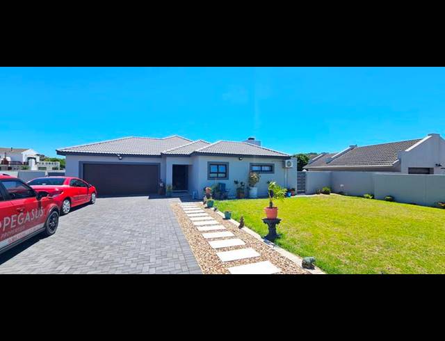 4 BEDROOM HOUSE FOR SALE IN COUNTRY CLUB
